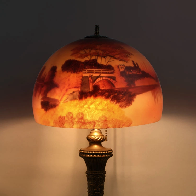 Lampada Tavolo Paralume Vetro Decorato 1920 AR12 accesa